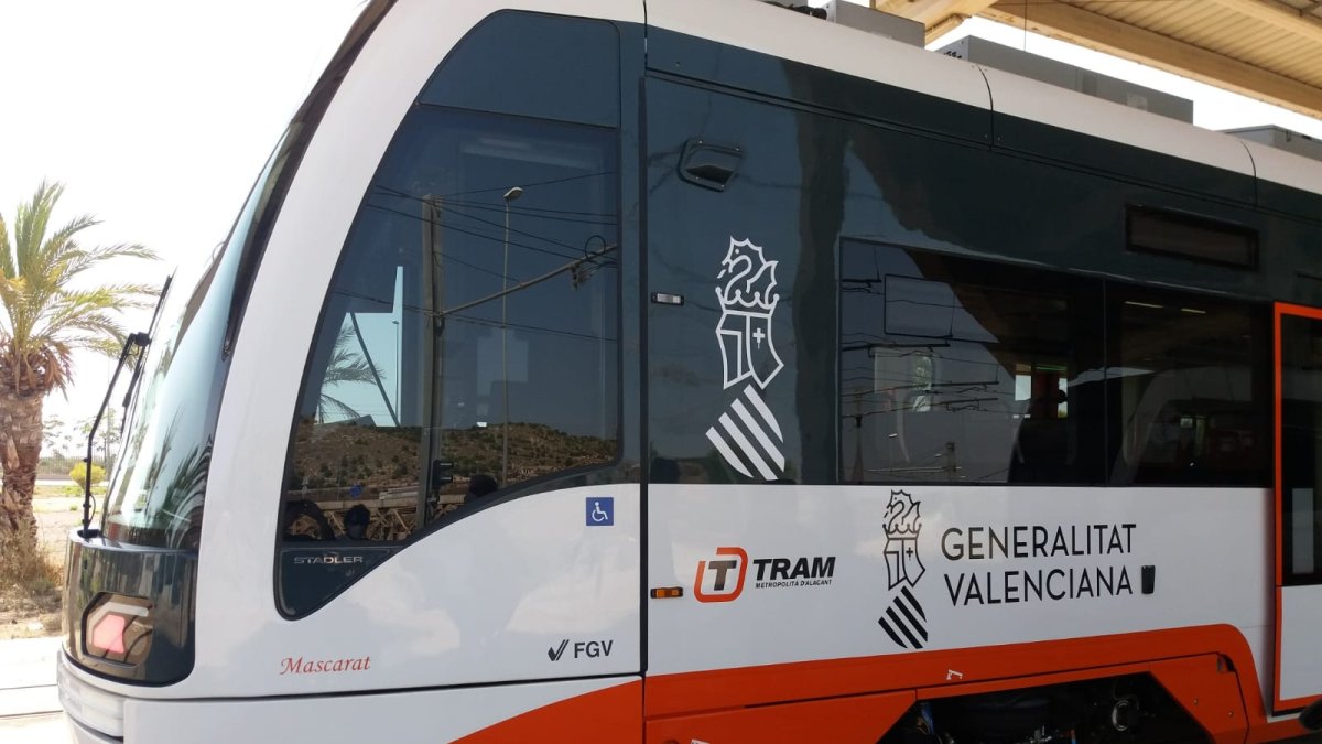 Imagen de archivo de un tren del TRAM d'Alacant.