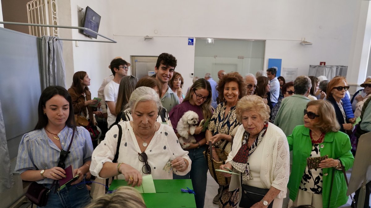 Imágenes de la jornada electoral en Andalucía.