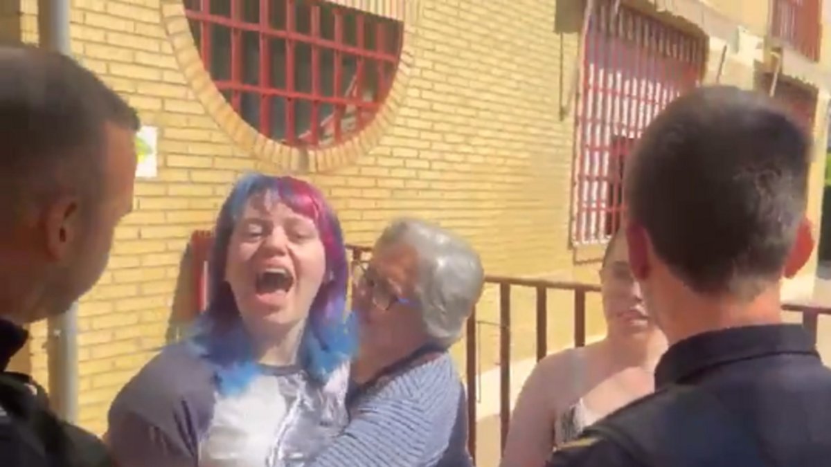 Imagen del altercado que ha denunciado Vox en Sevilla.