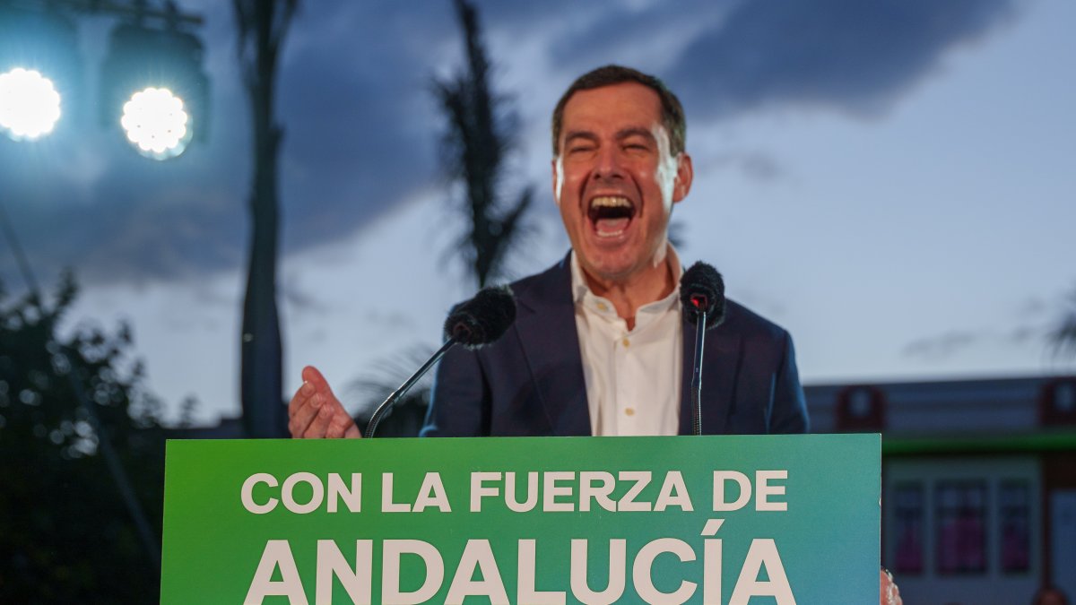 
                El PP de Juanma Moreno gana en Andalucía aunque sin mayoría absoluta frente al PSOE más débil de la historia
             