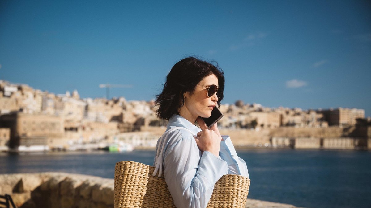 Gemma Arterton (James Bond: Quantum of Solace, Gemma Bovery, etc) recorre la isla en este nuevo thriller, confirmándolo como mejor destino low-cost prevacacional.