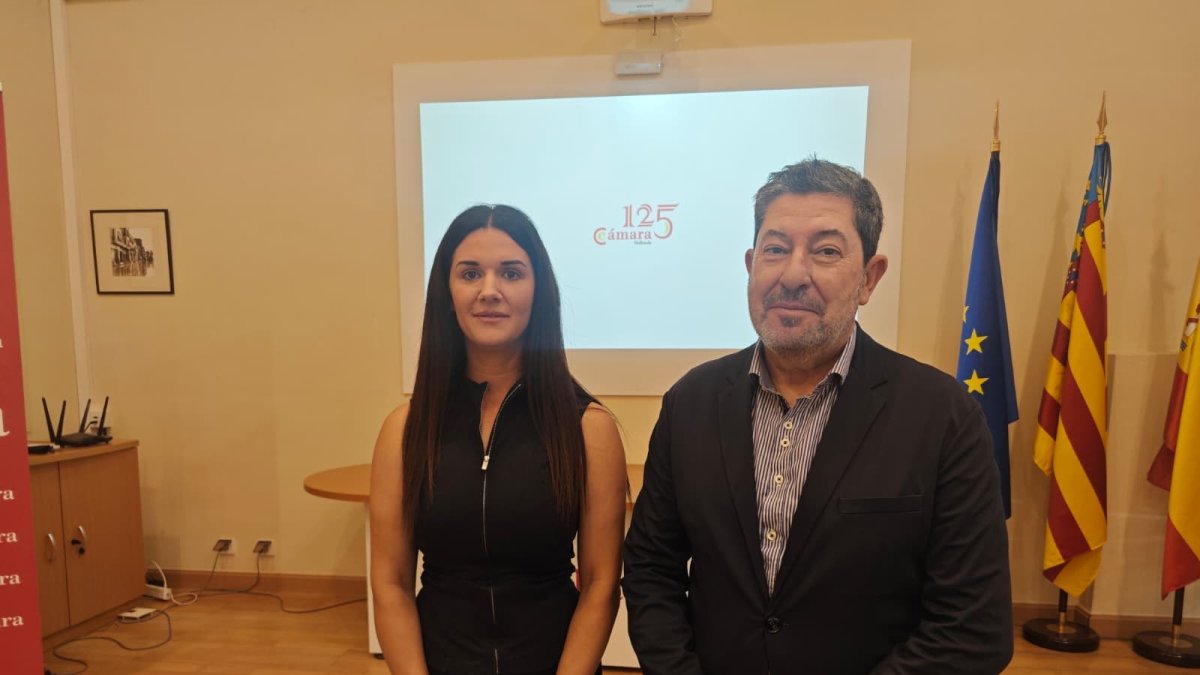 El presidente de la Cámara de Comercio de Orihuela, Mario Martínez Murcia, y la vicepresidenta, Cristina Torres Galindo.