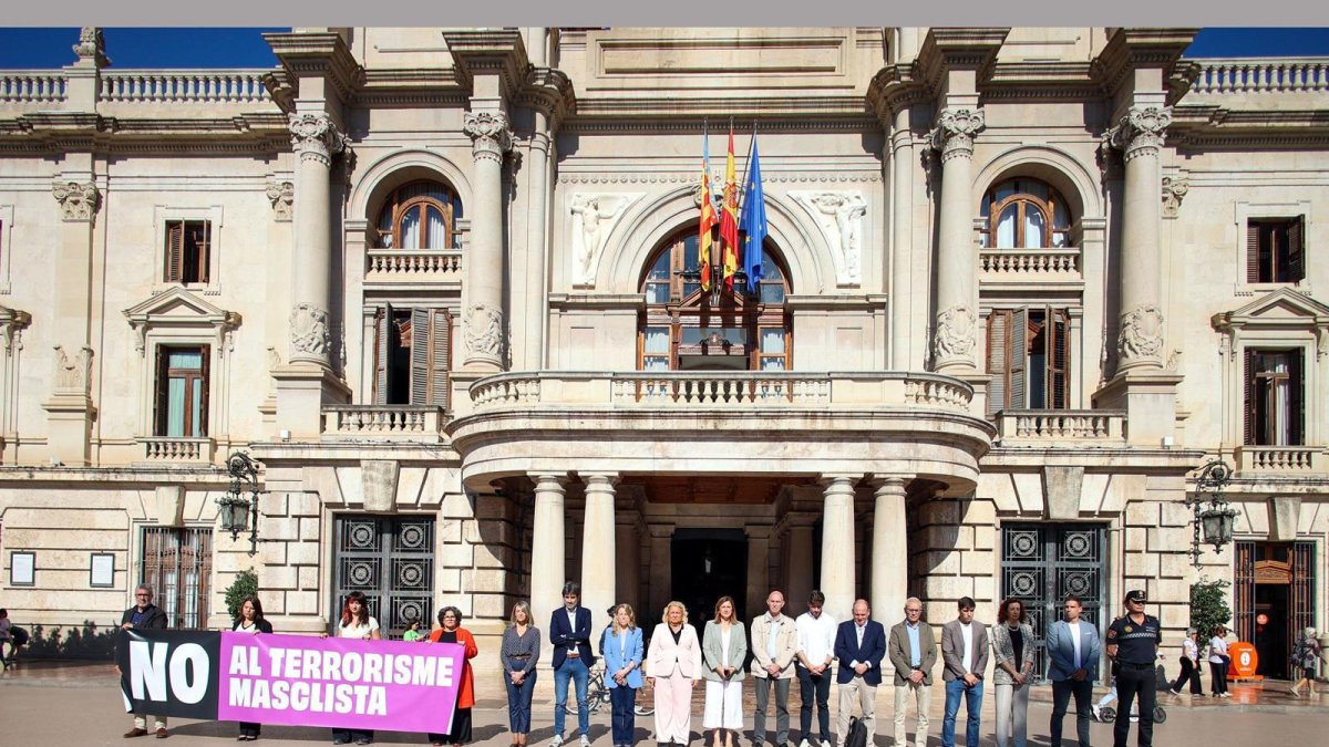 Minuto de silencio por el asesinato de Dolores