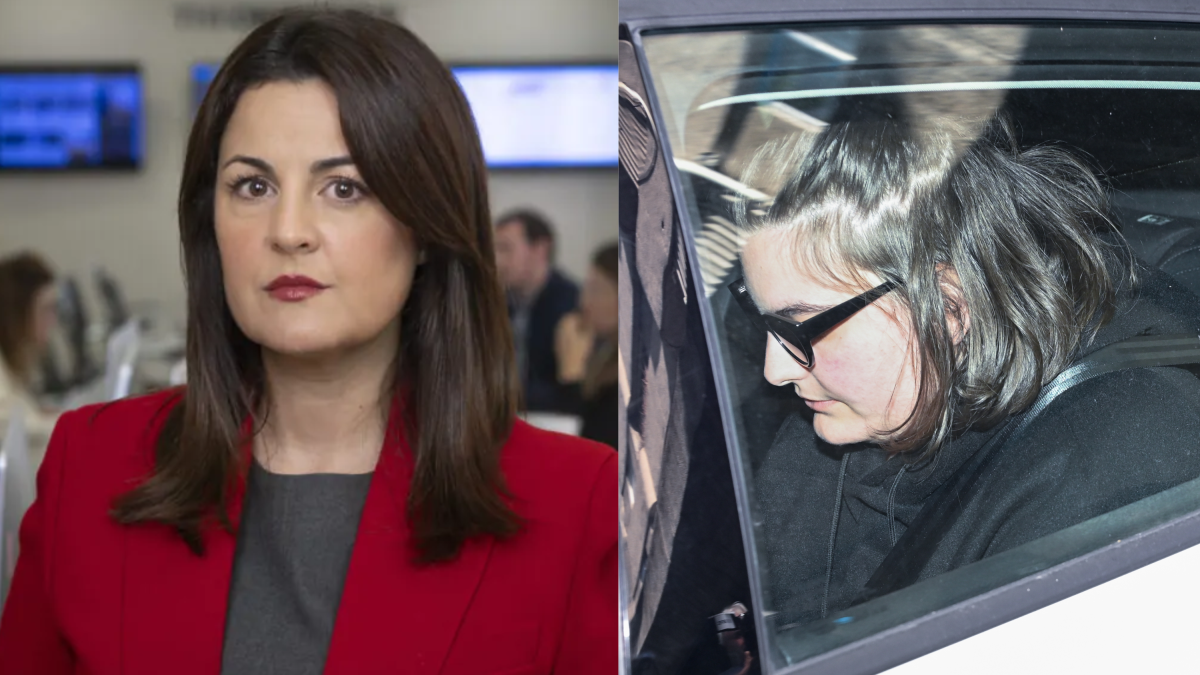 La periodista Ketty Garat (izq.) y una de las hijas de Zapatero tras el registro por parte de la UDEF de su empresa.