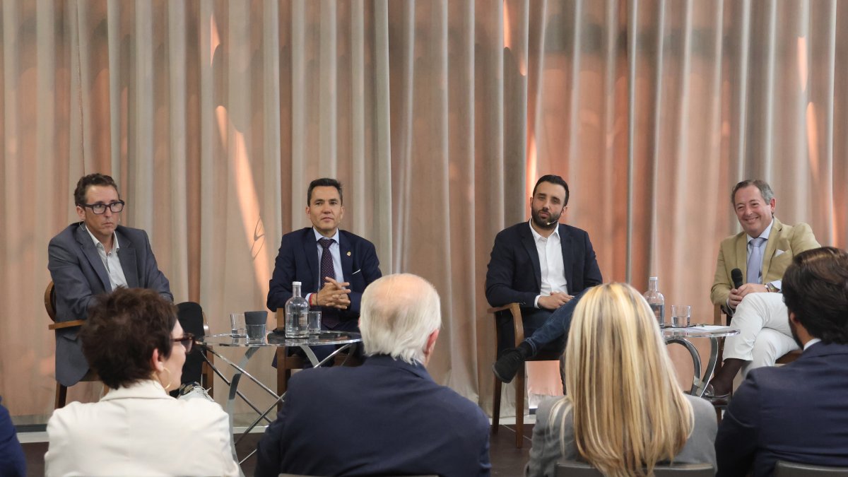Una de las mesas de debate durante la jornada