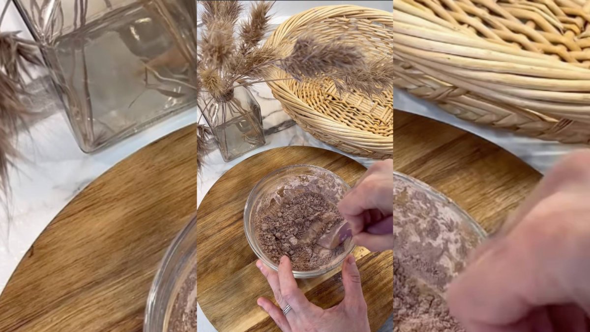 El truco viral propone elaborar polvos compactos mezclando ingredientes básicos como maicena y cacao.