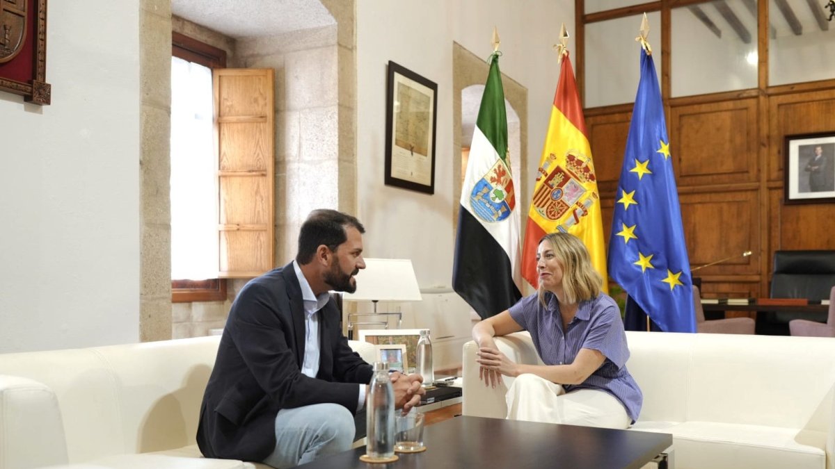 La presidenta de la Junta, María Guardiola, se reúne con el secretario general del PSOE de Extremadura, Álvaro Sánchez Cotrina
JAVIER CINTAS/ EUROPA PRESS
26/5/2026