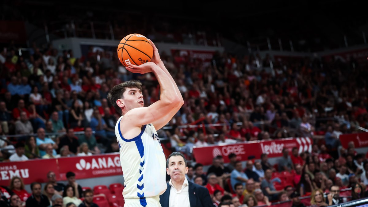 De Larrea, anotó 16 puntos