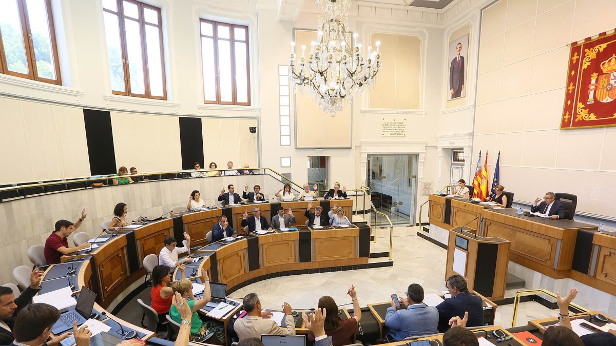 Sesión plenaria de la Diputación de Alicante.