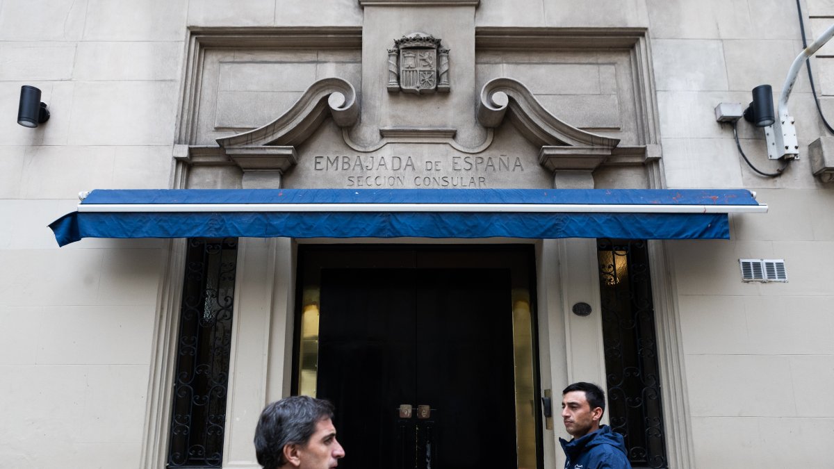 Fachada del Consulado de España en Buenos Aires (Argentina).
