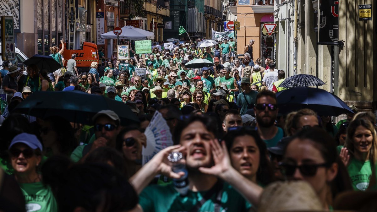 Varias personas durante una manifestación, a 4 de junio de 2026
