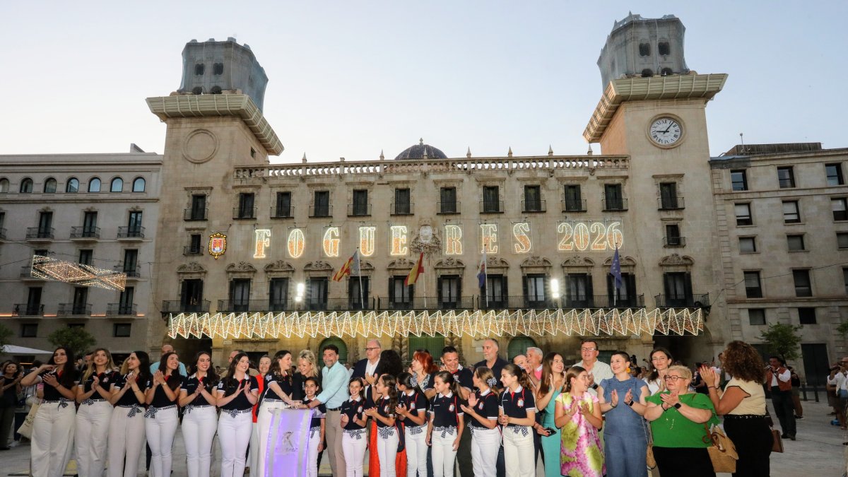 Encendido de las luces de las Hogueras en Alicante.