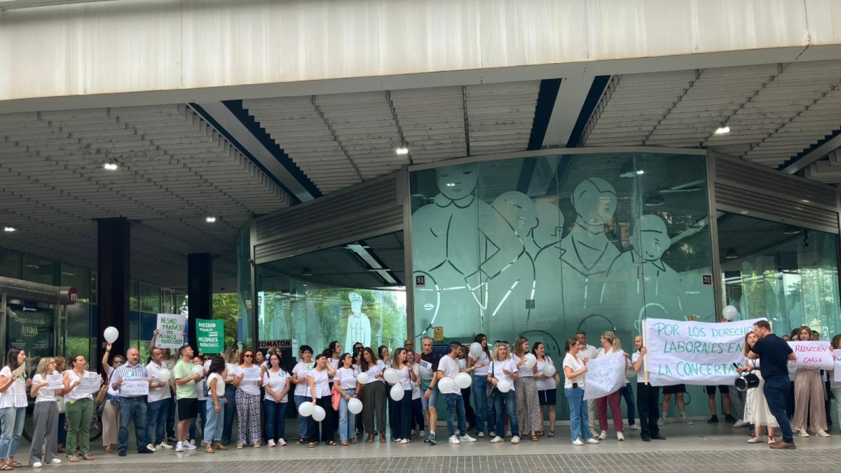 Concentración de profesores de la enseñanza concertada esta pasada semana en Torrent.