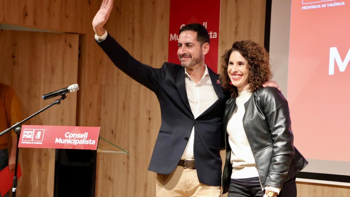 (Foto de ARCHIVO)
Imagen del secretario general provincial del PSPV, Carlos Fernández Bielsa, y la alcaldesa de Quart de Poblet, Cristina Mora.