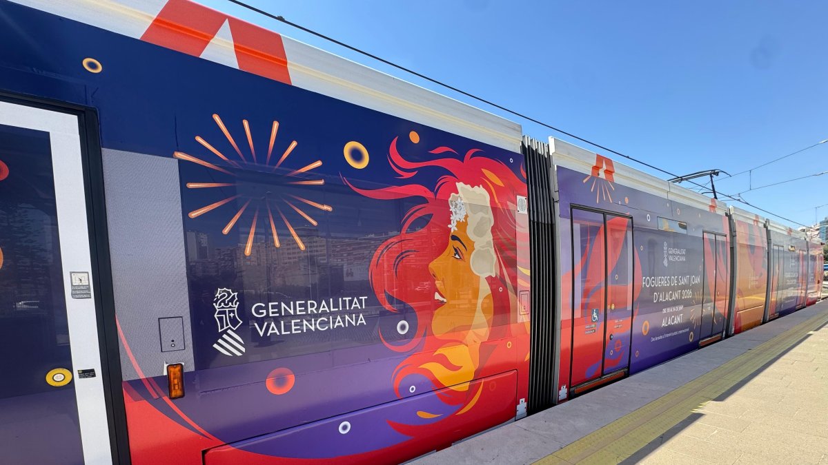 Imagen de un tren del TRAM d'Alacant.