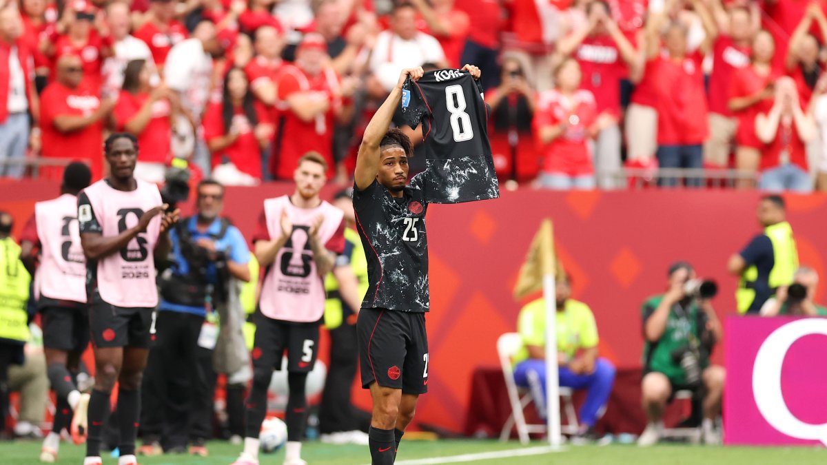 Celebración en homenaje al lesionado Koné tras el cuarto gol de Canadá