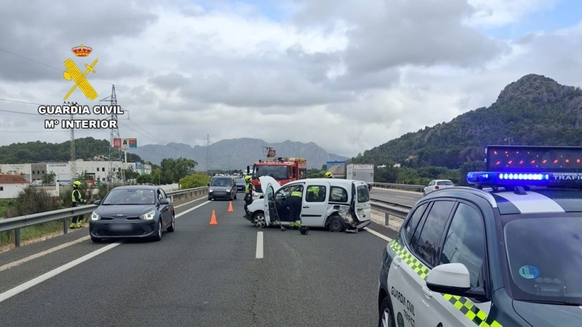 Accidente en la AP-7 a su paso por Pedreguer.