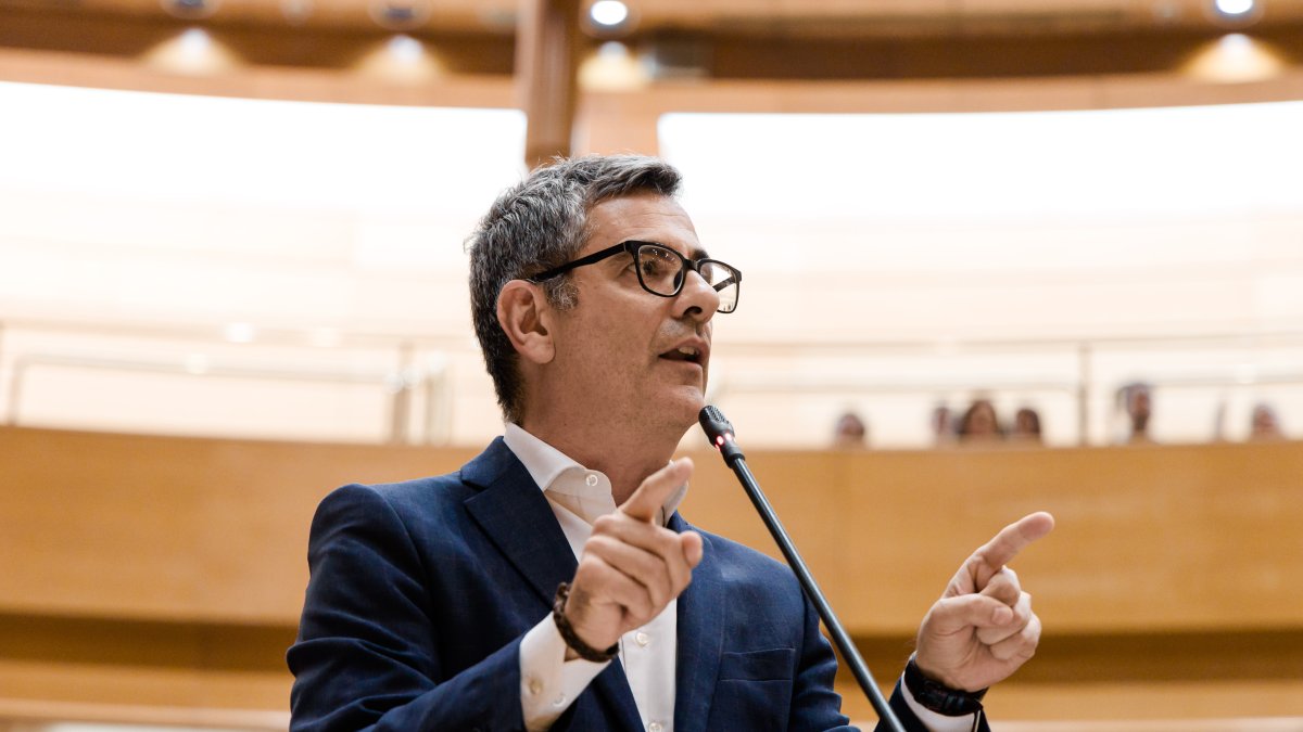 El ministro de la Presidencia, Justicia y Relaciones con las Cortes, Félix Bolaños, interviene durante una sesión de control al Gobierno, en el Senado, a 23 de junio de 2026,