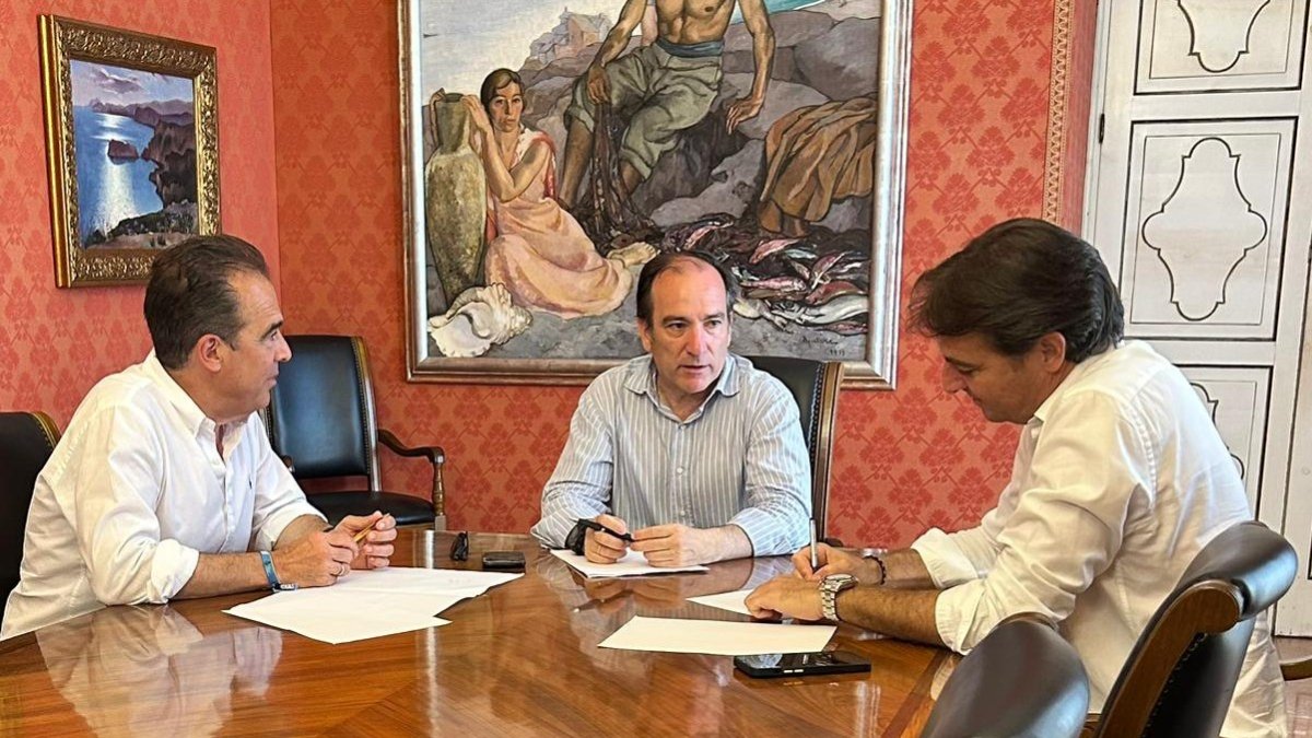 Imagen del encuentro entre Antonio Peral, Carlos de Juan y Borja Carabante.