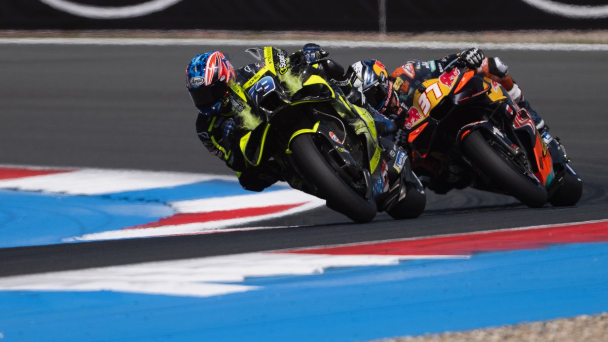 Primera victoria en MotoGP para el japonés. Raúl Fernández, segundo. Martín, tercero y NUEVO LÍDER del Mundial. (Photo by Mirco Lazzari gp/Getty Images)