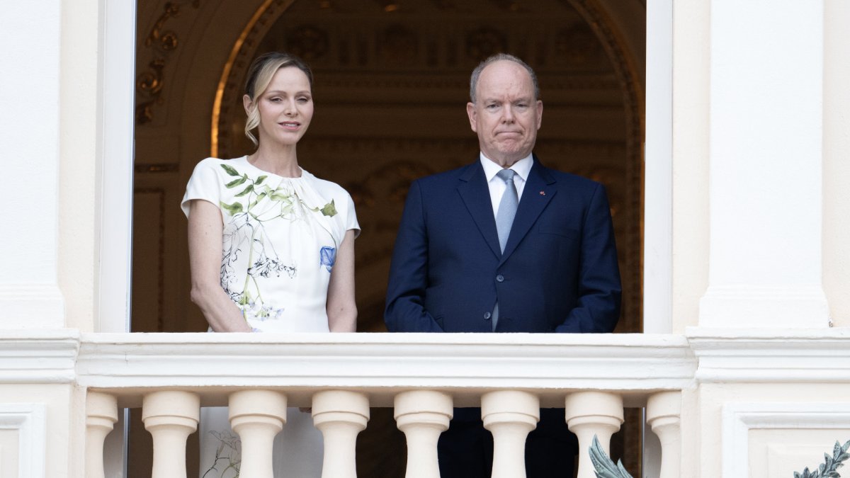 Alberto y Charlene de Mónaco en el balcón del Palacio Grimaldi.