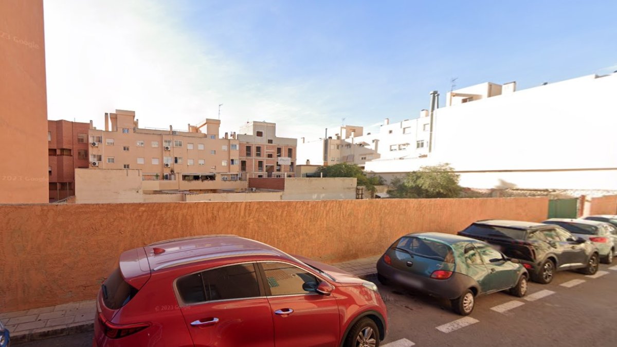 Solar de la calle Ceuta, en el barrio San Blas donde se edificarán las viviendas.