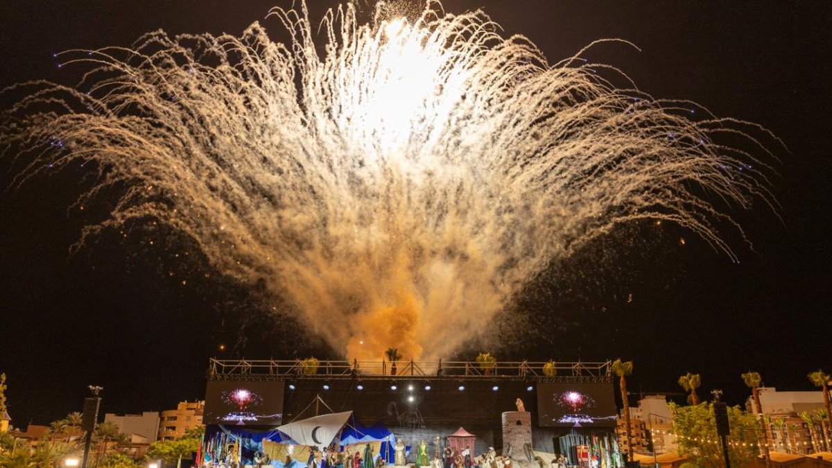 Acto de presentación oficial de los cargos de las fiestas de Moros y Cristianos 2026 durante la noche de este sábado.