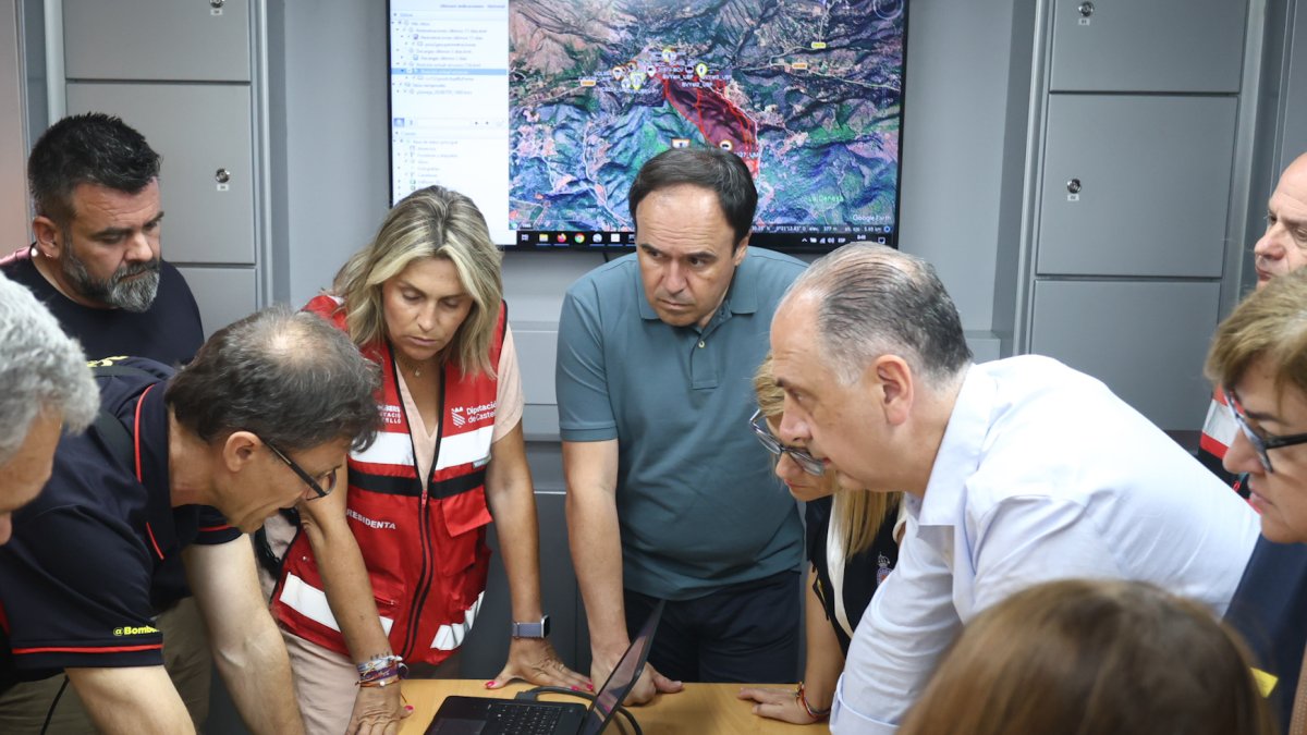 El president, Pérez Llorca, en la reunión con el Puesto de Mando Avanzado.