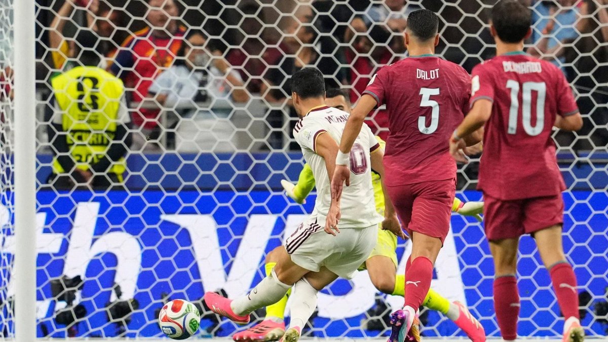 El gol de Mikel Merino que vale estar en cuartos de final.