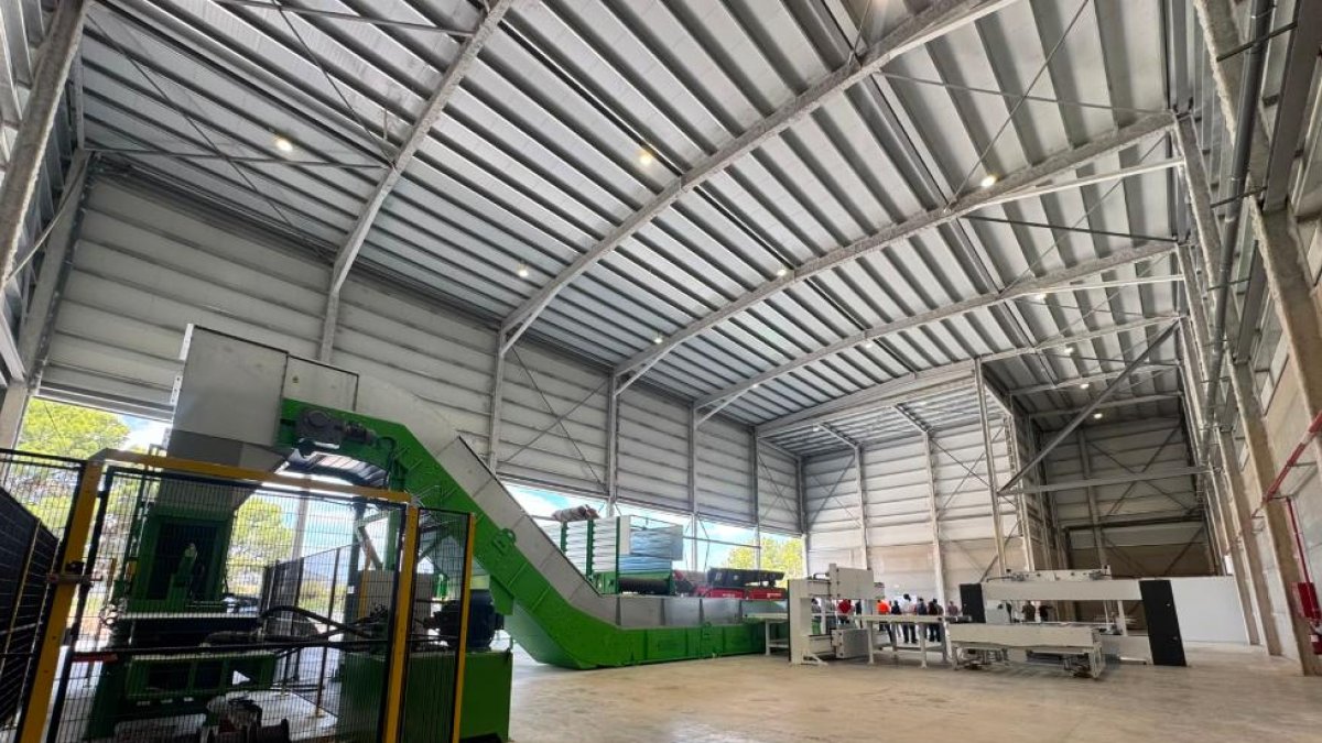 Naves de tratamiento de colchones y residuos voluminosos de la Planta de Llíria del Consorcio Valencia Interior.