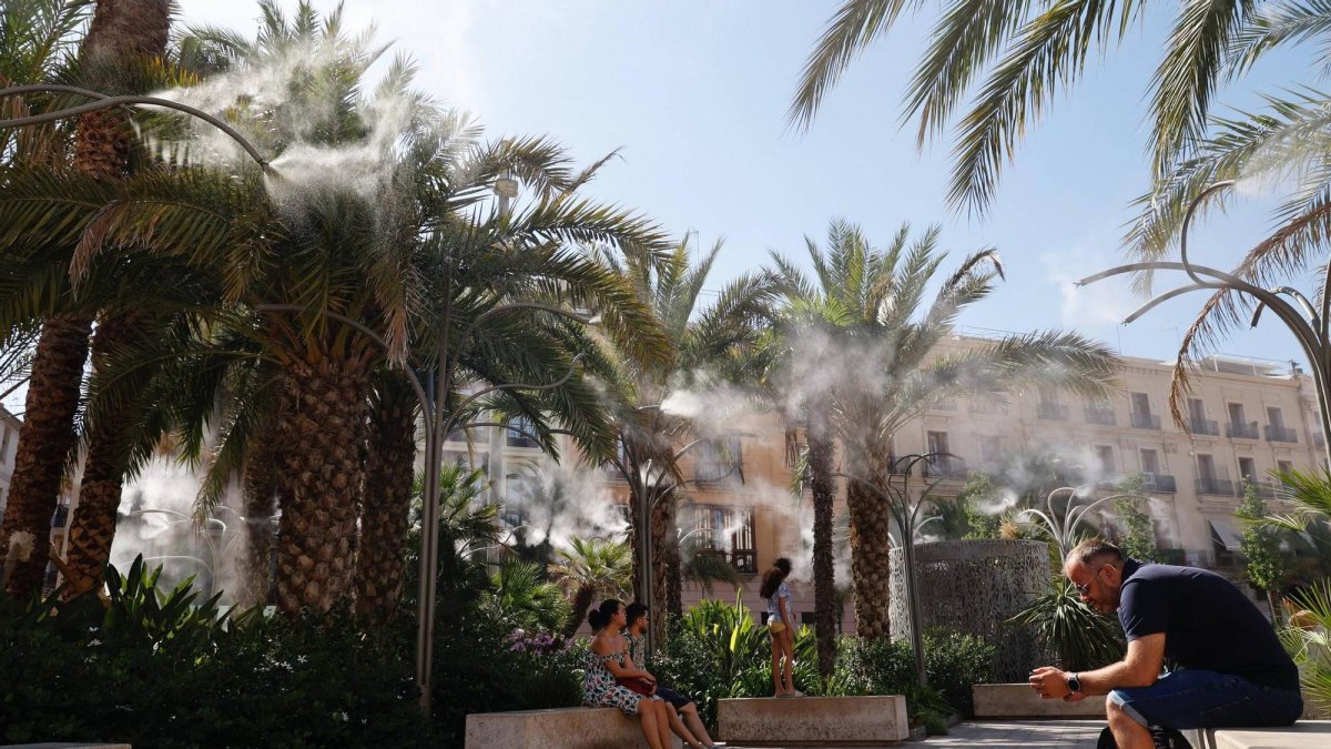 Zona contra el calor en la Plaza de la Reina