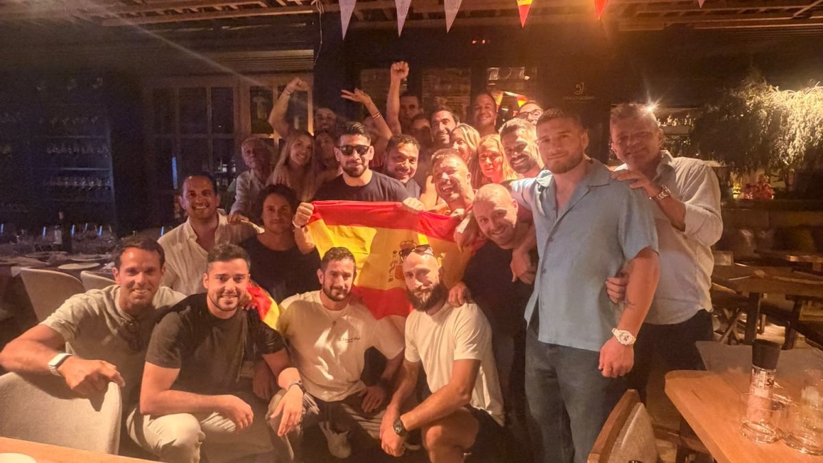 Topuria, en La Bienservida de Alicante celebrando el triunfo de España.