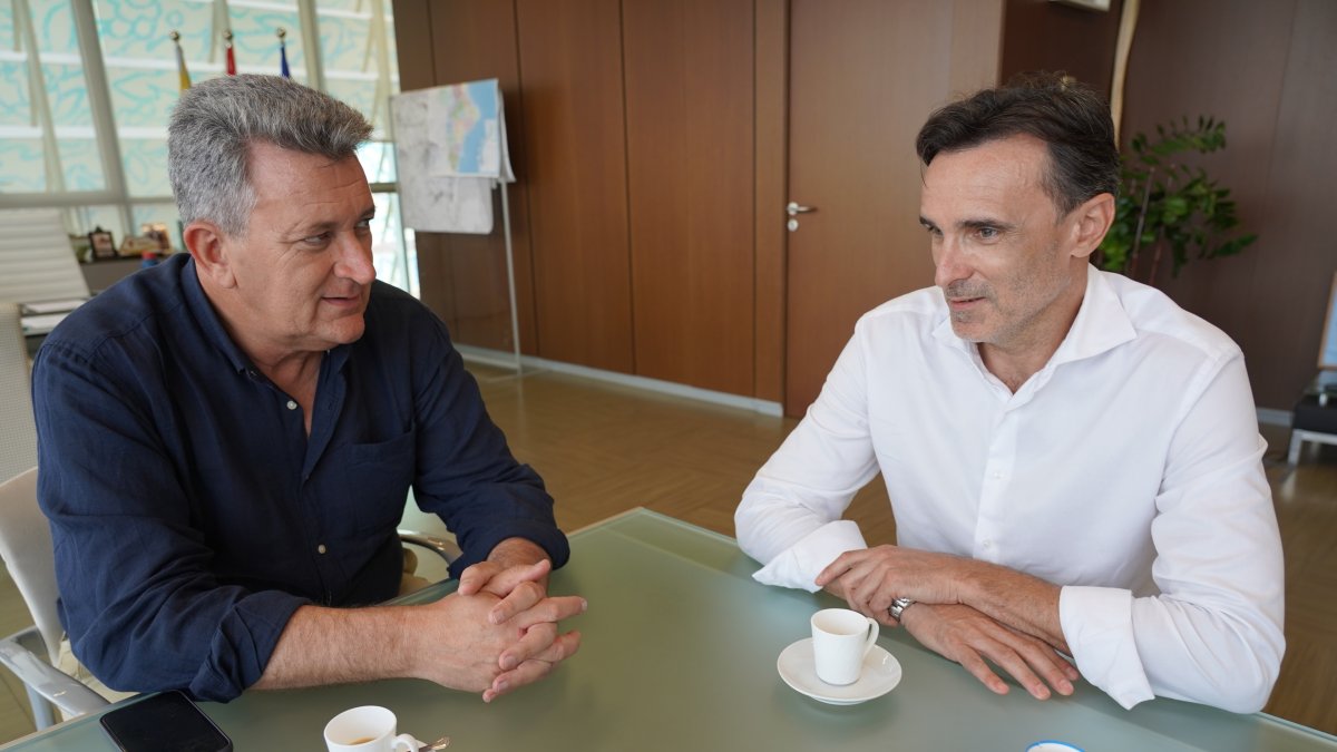 El vicepresidente tercero y conseller de Medio Ambiente e Infraestructuras, Vicente Martínez Mus, se reúne con el consejero de Infraestructuras de la Región de Murcia, Jorge García Montoro