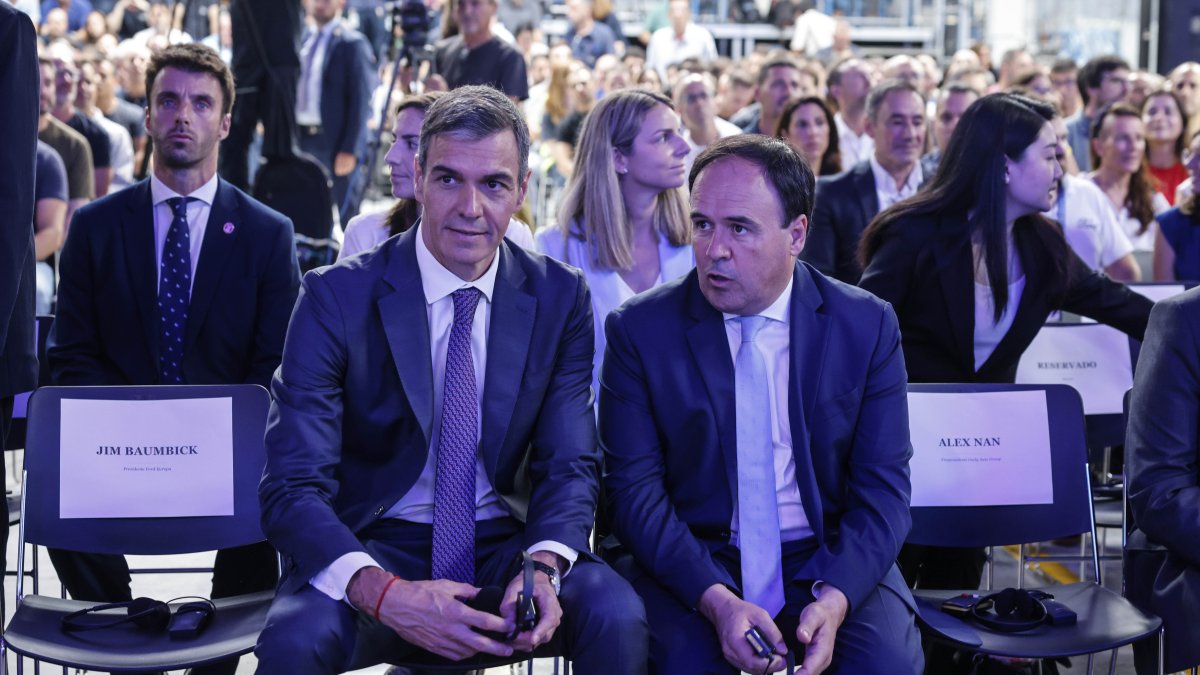 Juanfran Pérez Llorca y Pedro Sánchez en Ford Almussafes (Valencia)