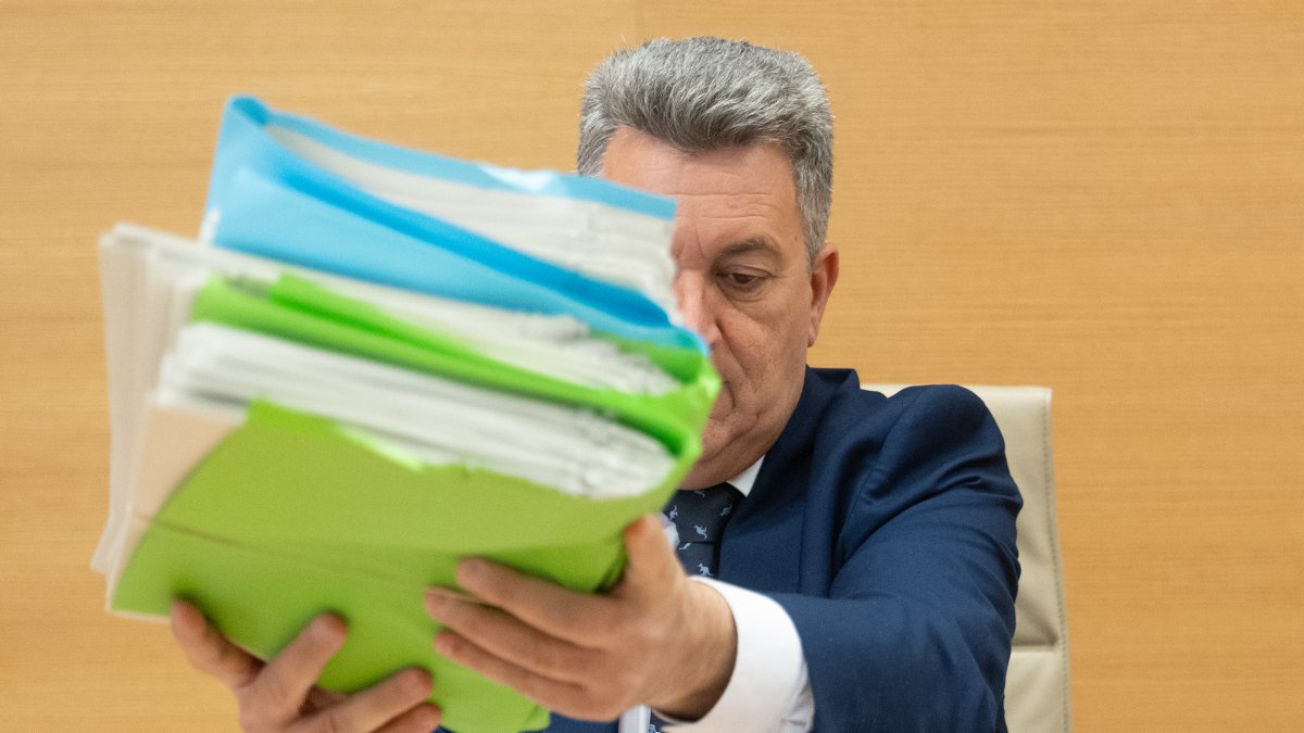 (Foto de ARCHIVO) El vicepresidente tercero y conseller de Medio Ambiente, Infraestructuras, Territorio y de la Recuperación, Vicente Martínez Mus, comparece en la comisión de Investigación sobre la DANA