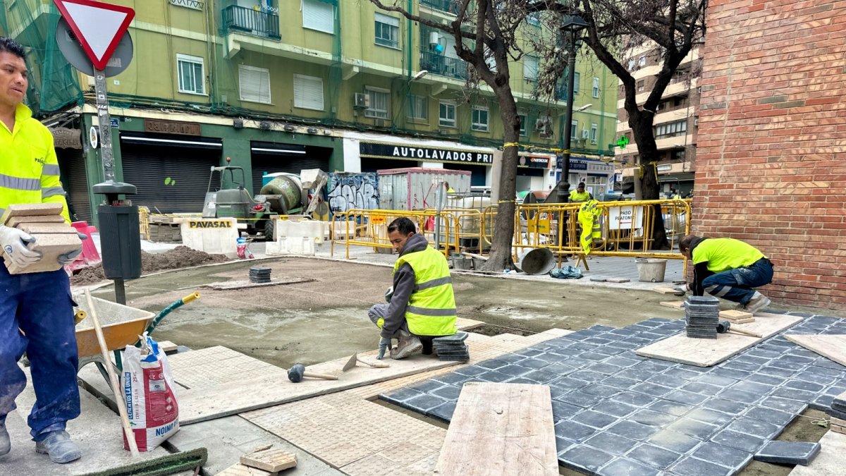 Renovación de una acera en Valencia