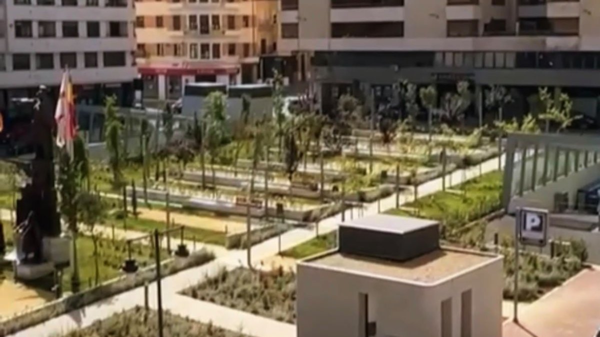 Imagen de la Plaza de la Rosaleda de Alcoy recientemente reformada.