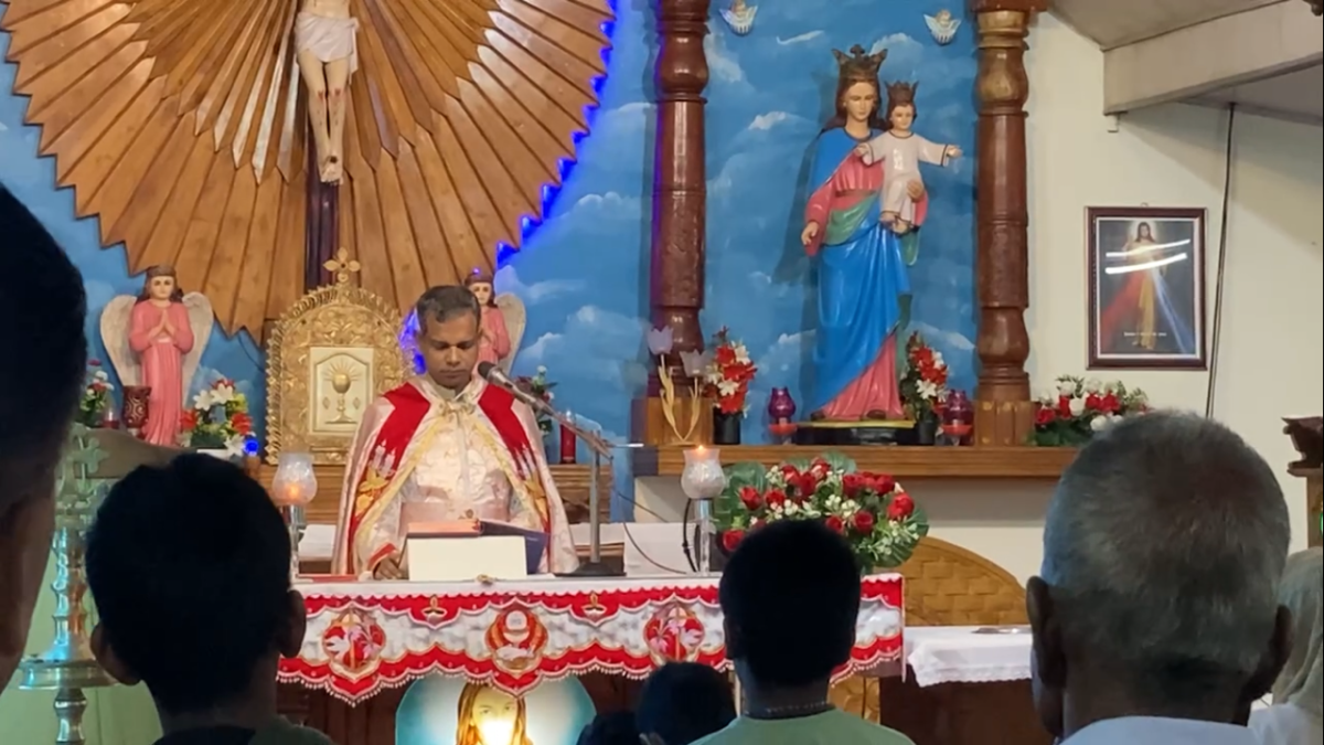 Misa del día de la Asunción en Cheminakry, Kerala, (India)