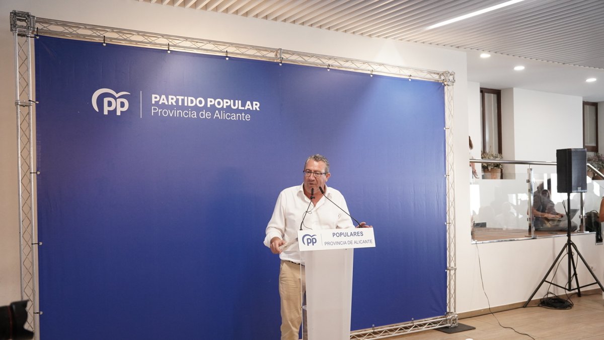 El presidente de la Diputación de Alicante, Toni Pérez, interviene, durante la Junta Directiva Provincial del PP de Alicante