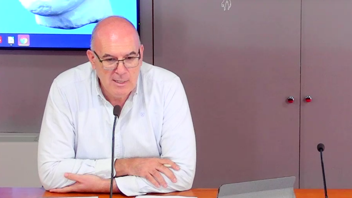 El vicealcalde de Alicante, Manuel Villar, durante su comparecencia este martes tras la Junta de Gobierno.