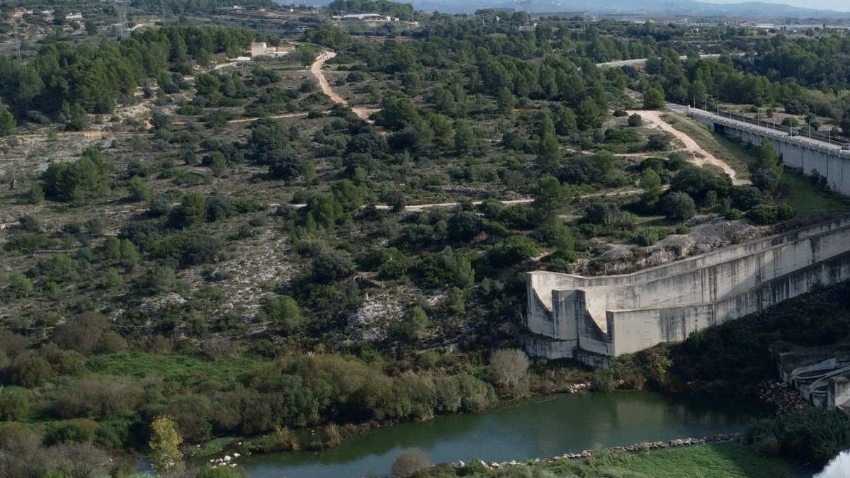 Vista aérea del embalse de Bellús.