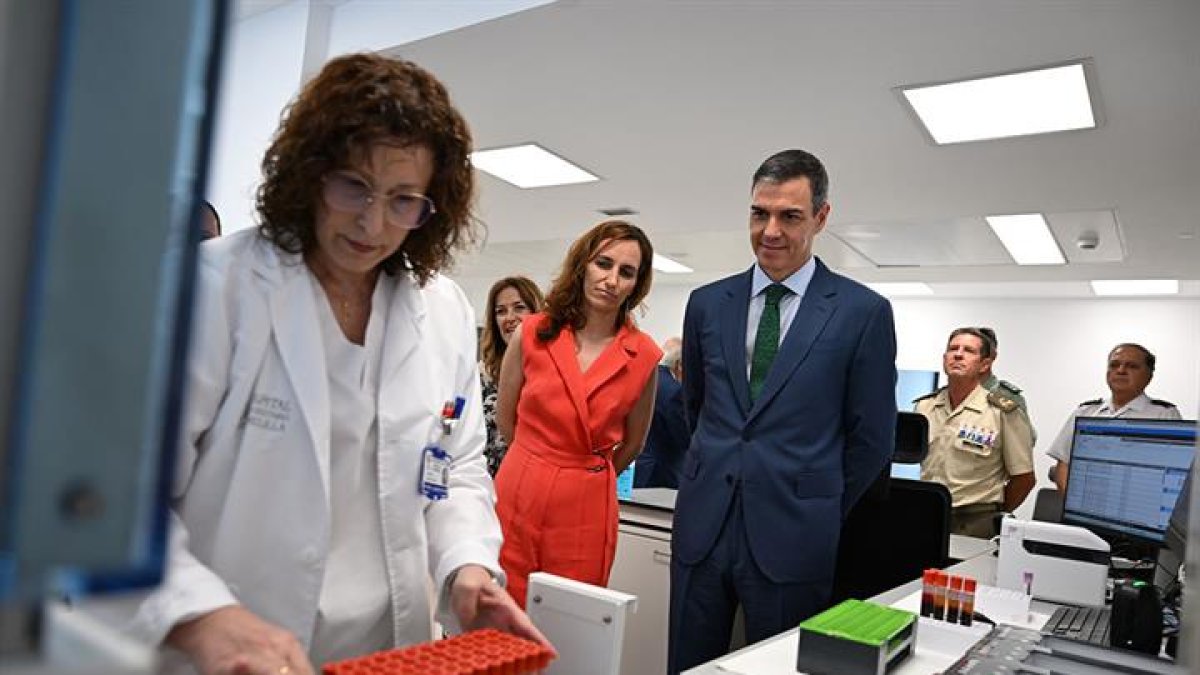 Pedro Sánchez visita un hospital