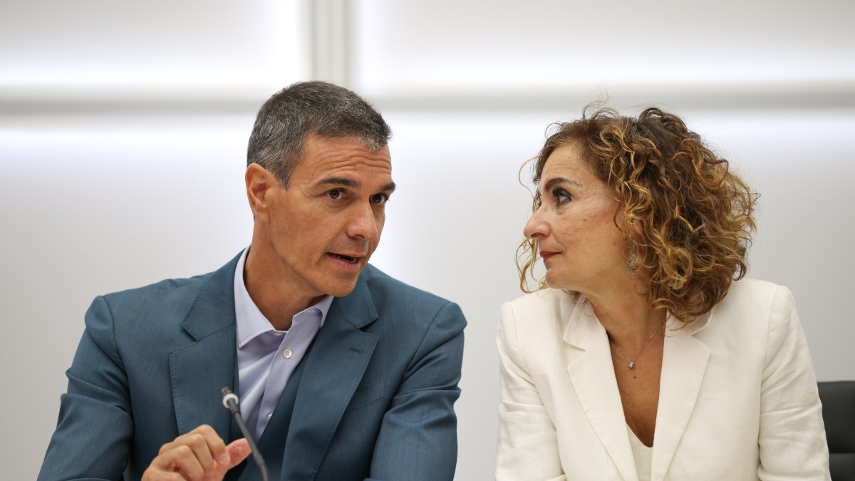 El secretario general del PSOE, Pedro Sánchez, este lunes con la vicesecretaria general del PSOE y secretaria general del PSOE-A, María Jesús Montero.