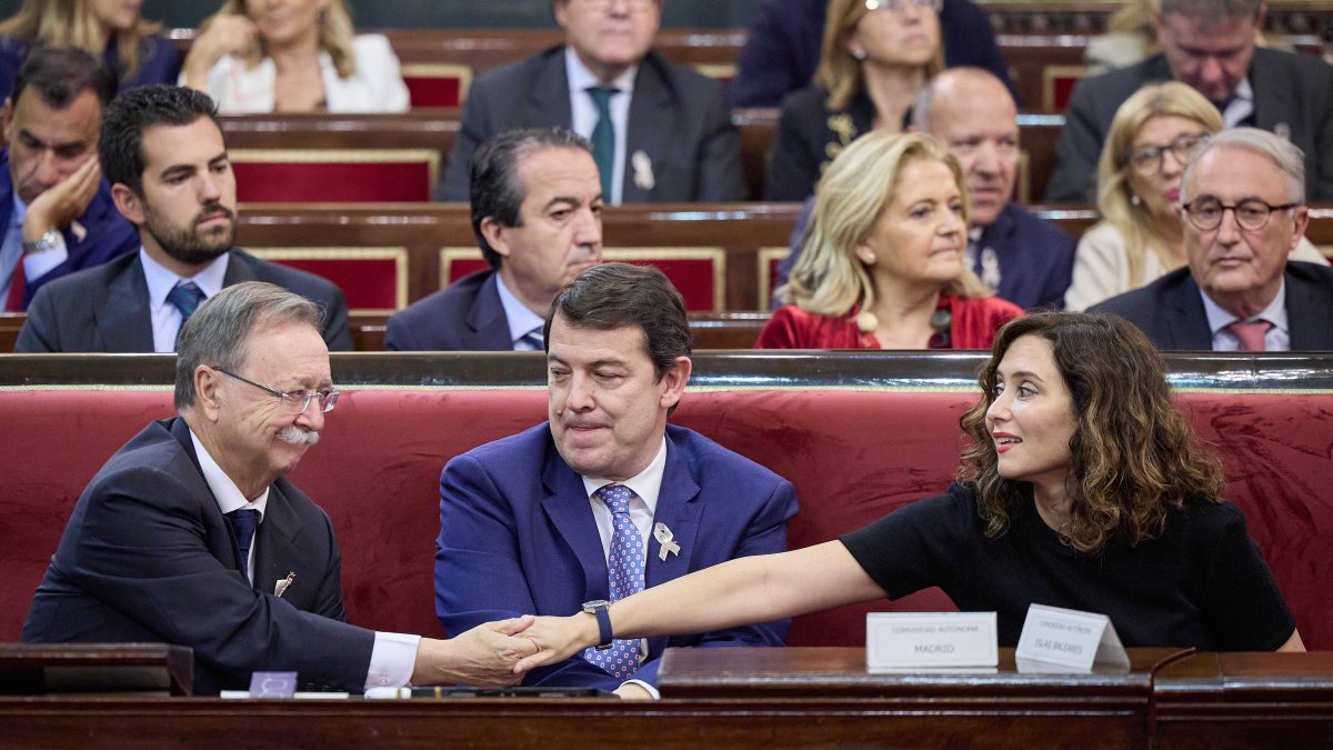 El presidente de Ceuta, Juan Jesús Vivas; el presidente de la Junta de Castilla y León, Alfonso Fernández Mañueco y la presidenta de la Comunidad de Madrid, Isabel Díaz Ayuso