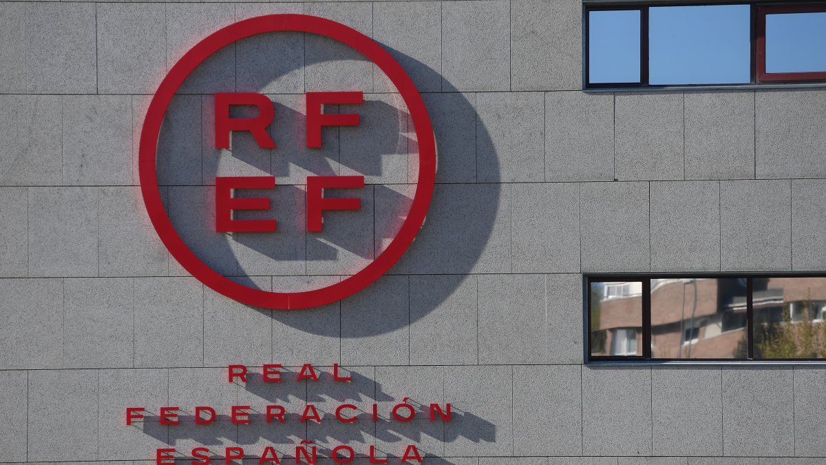 Fachada de la sede de la Federación Española de Fútbol en Las Rozas