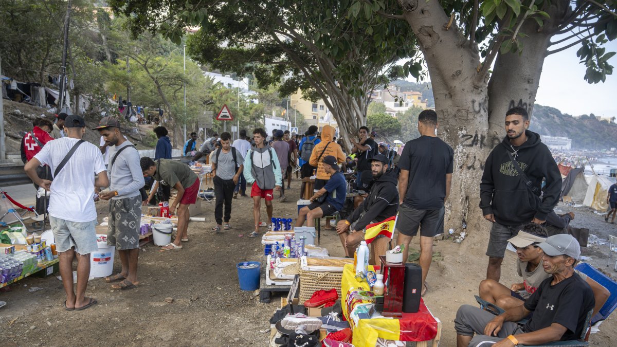 Asentamiento de migrantes en la playa El Trampolín, a 14 de septiembre de 2026, en Ceuta