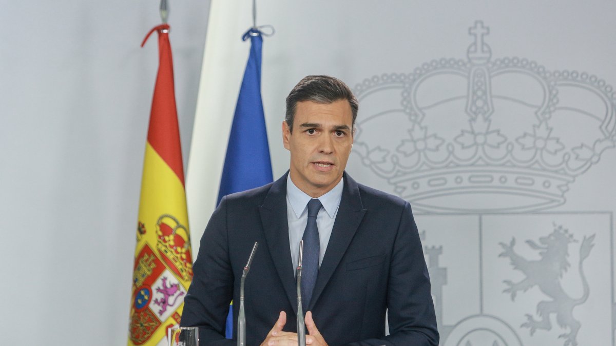 El presidente del Gobierno, Pedro Sánchez, ofrece una rueda de prensa  posterior a su reunión con el Rey para proponer candidato a la Presidencia del Gobierno, en el complejo de La Moncloa