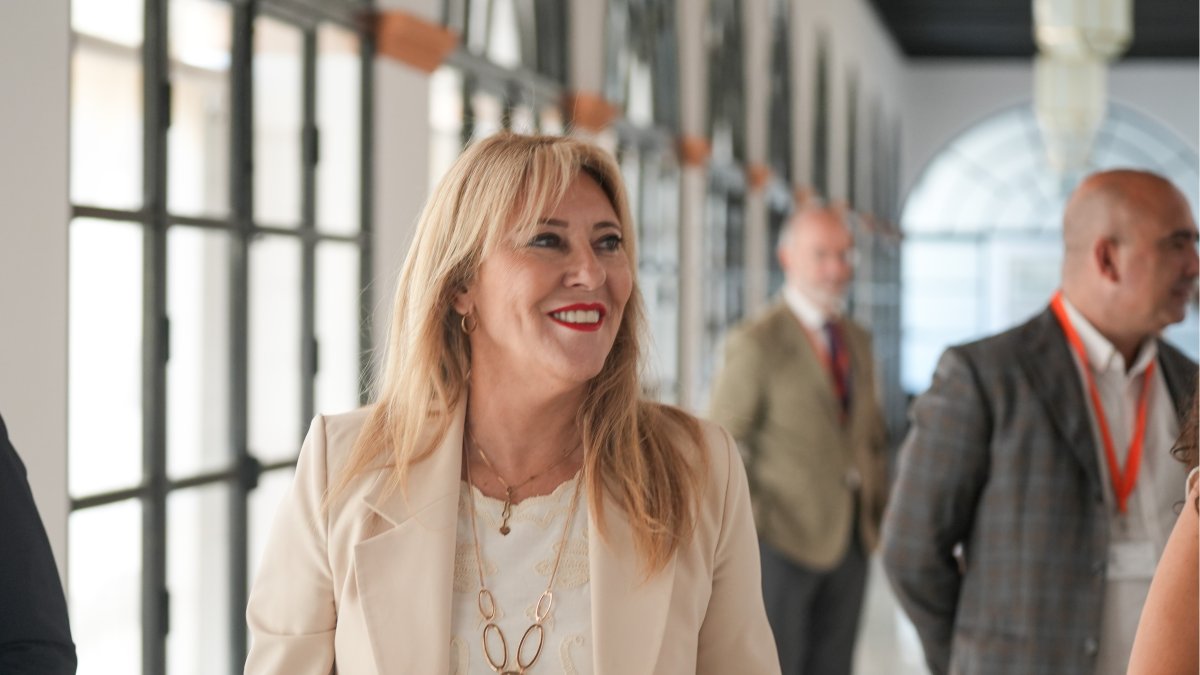 La consejera de Economía, Hacienda y Fondos Europeos de la Junta de Andalucía, Carolina España, en el Parlamento.