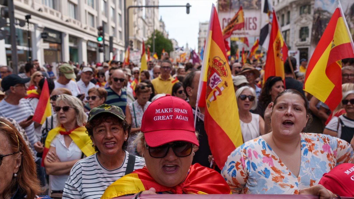 Numerosas personas durante la manifestación