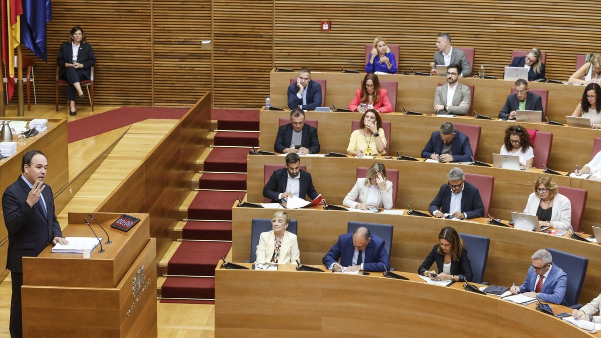 El presidente de la Generalitat Valenciana, Juanfran Pérez Llorca, interviene durante el Debate de Política General de la Comunitat Valenciana